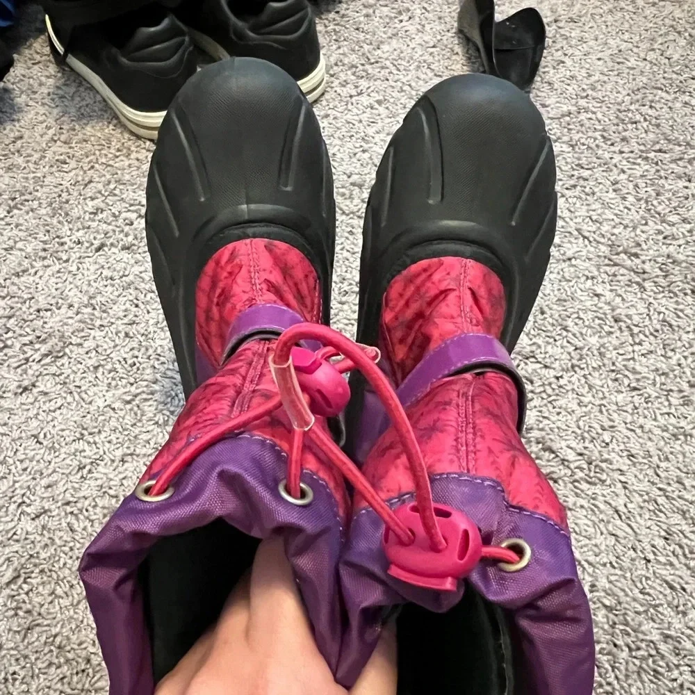 Sorel x Disney Frozen youth snow boots size 6